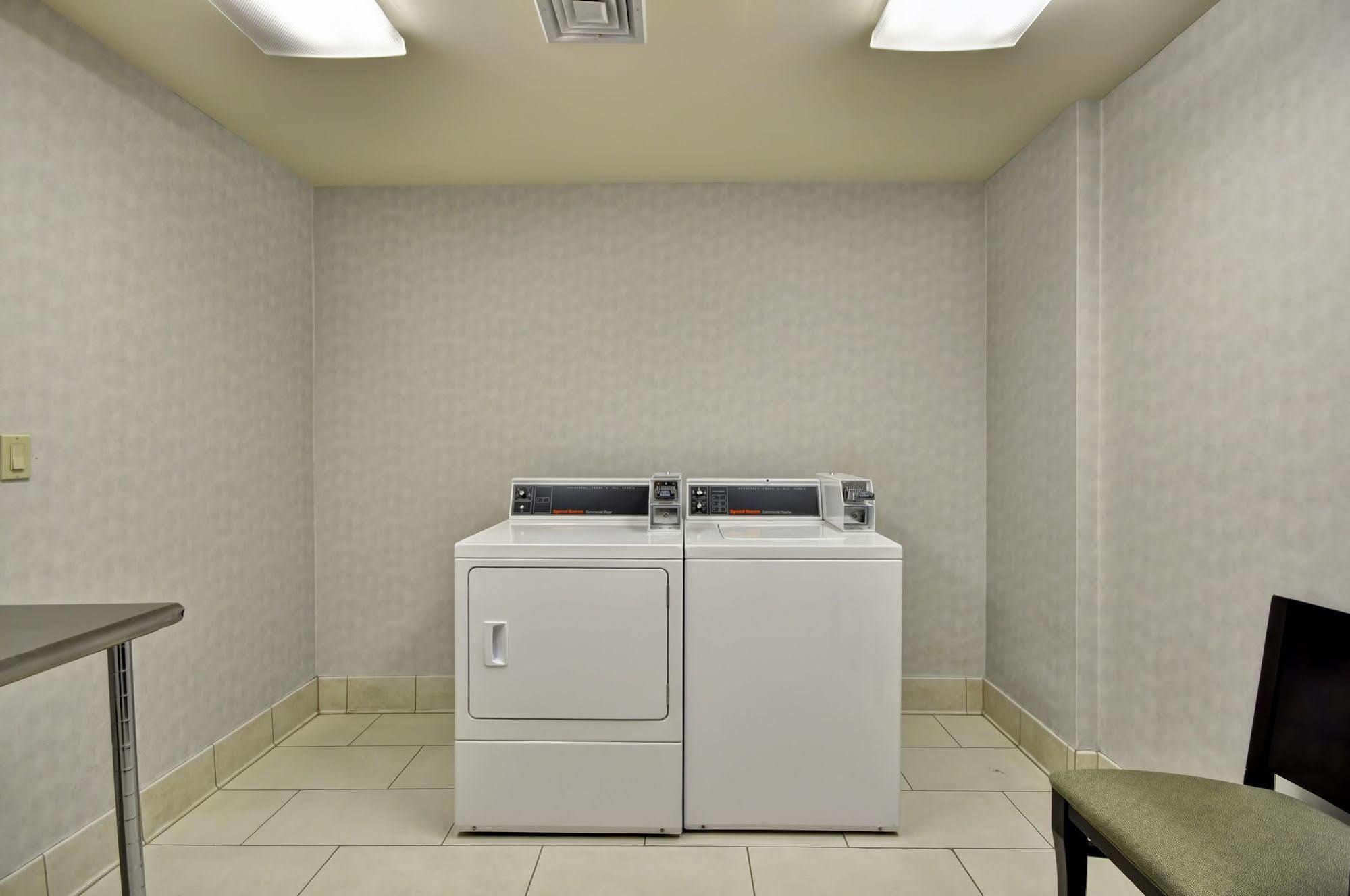 Holiday Inn Express Romulus / Detroit Airport By Ihg Zewnętrze zdjęcie